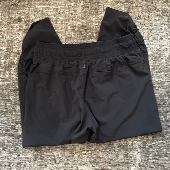 Prana jogging capri length pants with cinch detailing at the bottom - Picture 2 of 4